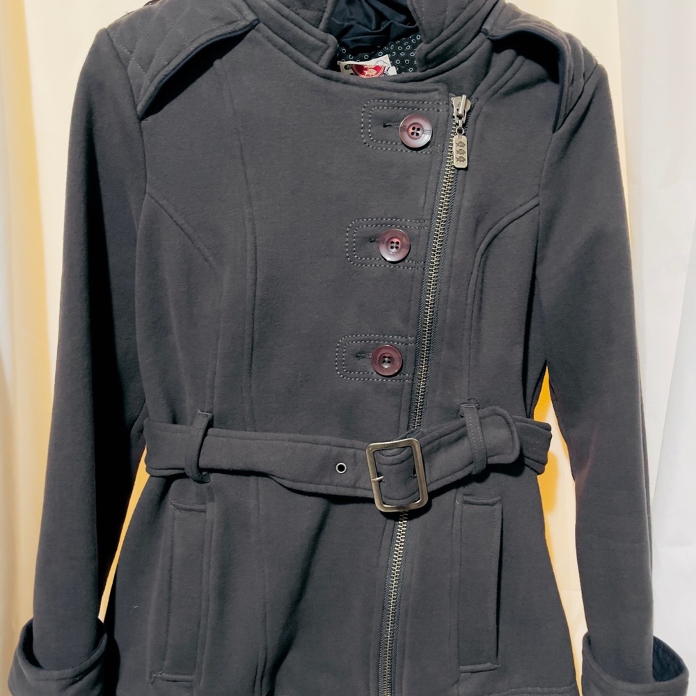 Classic Black Pea Coat with Belted Waist and Structured Collar